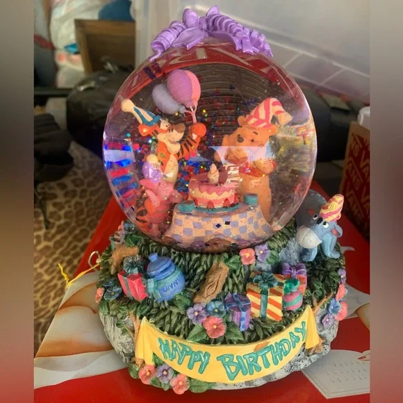 Winnie the Pooh Snow Globe-Disney -Happy Birthday to You -Mildred & Patty Hill - Picture 1 of 7